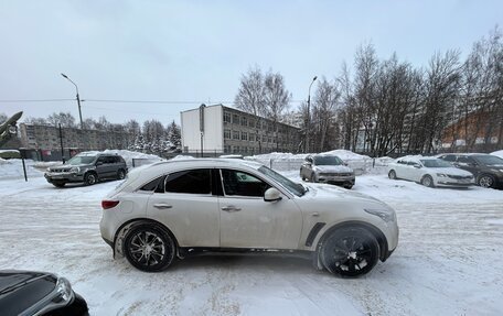 Infiniti QX70, 2013 год, 1 670 000 рублей, 10 фотография