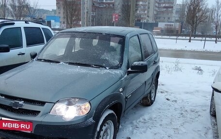 Chevrolet Niva I рестайлинг, 2015 год, 570 000 рублей, 2 фотография