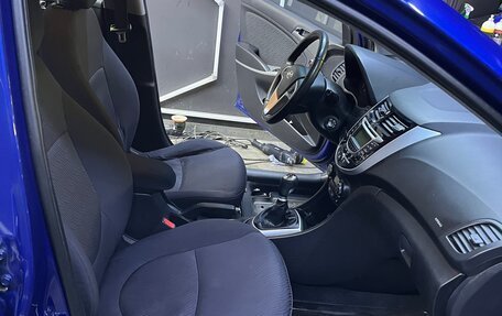 Hyundai Solaris II рестайлинг, 2012 год, 870 000 рублей, 6 фотография