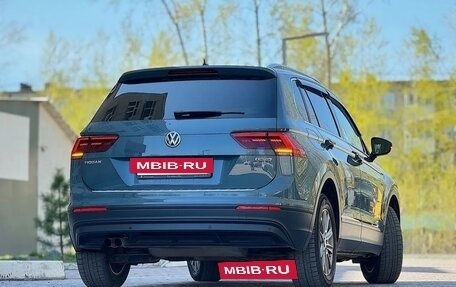 Volkswagen Tiguan II, 2019 год, 2 640 000 рублей, 2 фотография