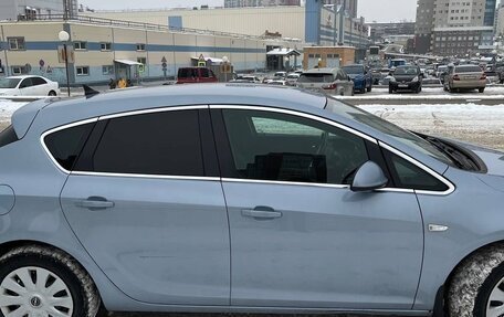 Opel Astra J, 2011 год, 670 000 рублей, 2 фотография