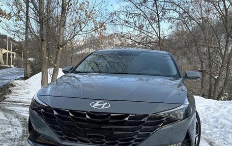 Hyundai Elantra, 2022 год, 1 580 000 рублей, 2 фотография