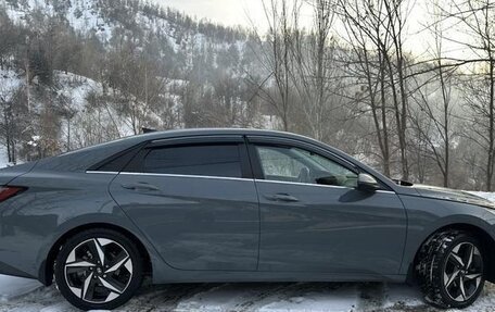 Hyundai Elantra, 2022 год, 1 580 000 рублей, 8 фотография