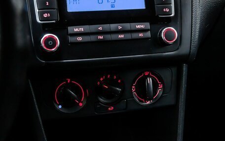 Volkswagen Polo VI (EU Market), 2011 год, 750 000 рублей, 17 фотография