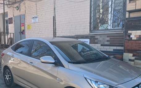 Hyundai Solaris II рестайлинг, 2014 год, 1 100 000 рублей, 6 фотография