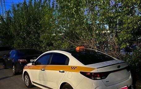 KIA Rio IV, 2021 год, 860 000 рублей, 1 фотография