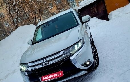 Mitsubishi Outlander III рестайлинг 3, 2017 год, 2 950 000 рублей, 1 фотография