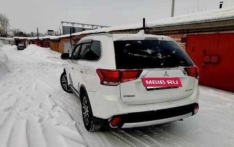 Mitsubishi Outlander III рестайлинг 3, 2017 год, 2 950 000 рублей, 5 фотография
