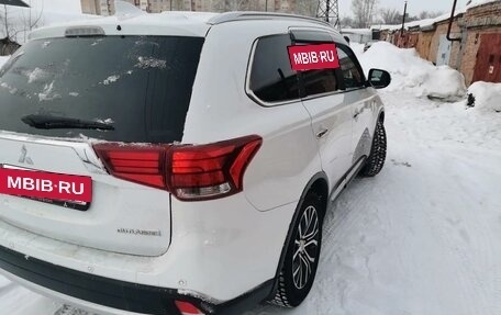 Mitsubishi Outlander III рестайлинг 3, 2017 год, 2 950 000 рублей, 3 фотография