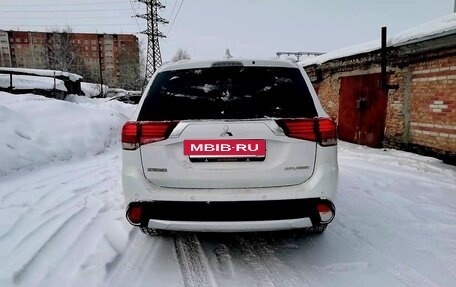 Mitsubishi Outlander III рестайлинг 3, 2017 год, 2 950 000 рублей, 10 фотография