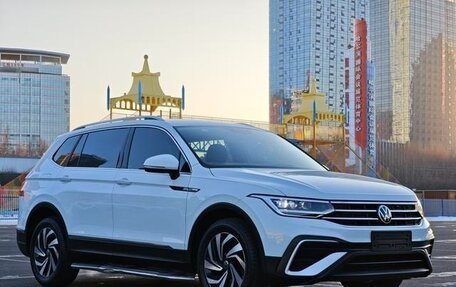 Volkswagen Tiguan II, 2022 год, 2 020 000 рублей, 3 фотография