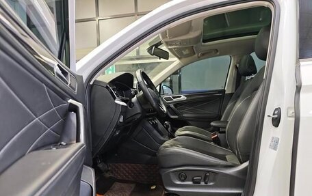 Volkswagen Tiguan II, 2022 год, 2 020 000 рублей, 12 фотография