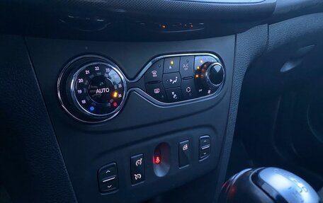 Renault Logan II, 2019 год, 965 000 рублей, 14 фотография