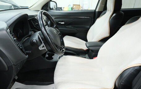 Mitsubishi Outlander III рестайлинг 3, 2015 год, 2 099 000 рублей, 8 фотография