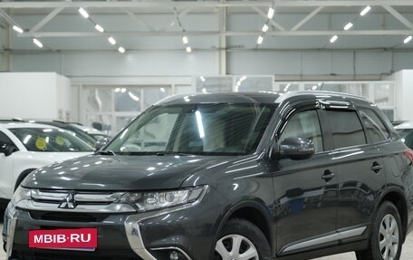 Mitsubishi Outlander III рестайлинг 3, 2015 год, 2 099 000 рублей, 4 фотография