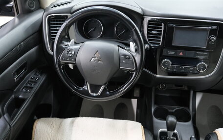 Mitsubishi Outlander III рестайлинг 3, 2015 год, 2 099 000 рублей, 13 фотография