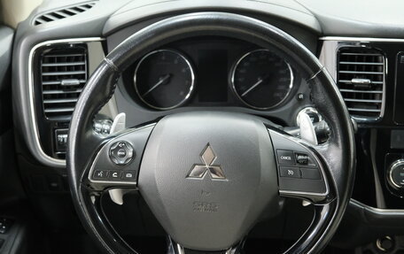 Mitsubishi Outlander III рестайлинг 3, 2015 год, 2 099 000 рублей, 14 фотография