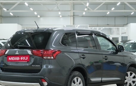 Mitsubishi Outlander III рестайлинг 3, 2015 год, 2 099 000 рублей, 7 фотография