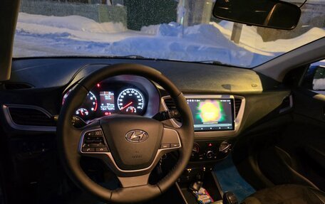 Hyundai Solaris II рестайлинг, 2021 год, 2 000 000 рублей, 10 фотография