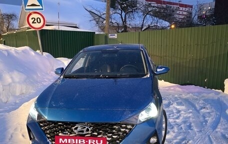 Hyundai Solaris II рестайлинг, 2021 год, 2 000 000 рублей, 2 фотография