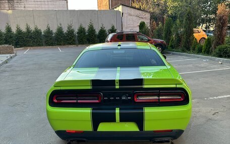 Dodge Challenger III рестайлинг 2, 2019 год, 4 700 000 рублей, 2 фотография