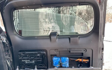 Toyota Land Cruiser Prado 150 рестайлинг 2, 2018 год, 6 000 000 рублей, 38 фотография