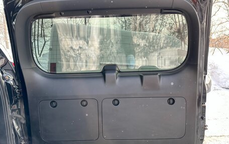 Toyota Land Cruiser Prado 150 рестайлинг 2, 2018 год, 6 000 000 рублей, 40 фотография