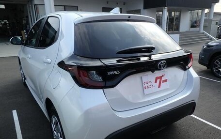 Toyota Yaris, 2022 год, 1 180 005 рублей, 3 фотография