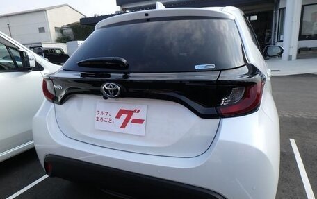 Toyota Yaris, 2022 год, 1 180 005 рублей, 4 фотография