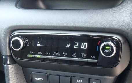 Toyota Yaris, 2022 год, 1 180 005 рублей, 10 фотография