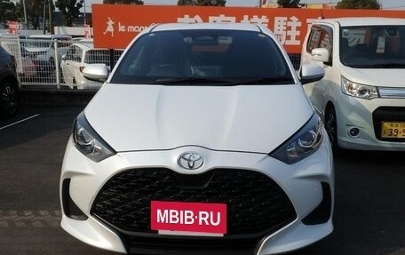 Toyota Yaris, 2022 год, 1 180 005 рублей, 2 фотография