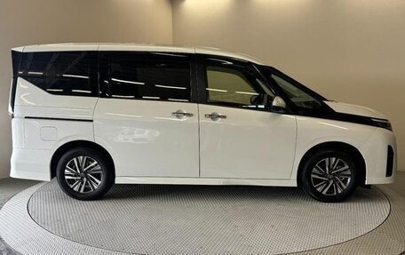 Nissan Serena, 2023 год, 2 025 000 рублей, 4 фотография