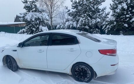 KIA Rio III рестайлинг, 2015 год, 880 000 рублей, 3 фотография