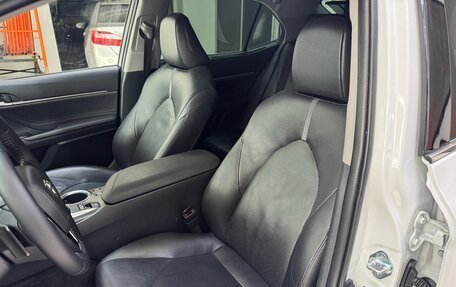 Toyota Camry, 2021 год, 3 200 000 рублей, 10 фотография