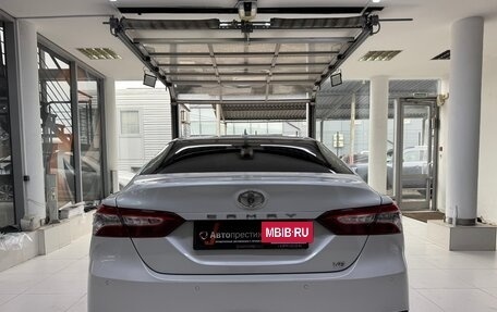 Toyota Camry, 2021 год, 3 200 000 рублей, 6 фотография