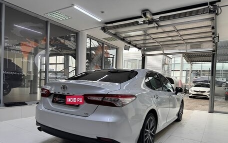 Toyota Camry, 2021 год, 3 200 000 рублей, 5 фотография