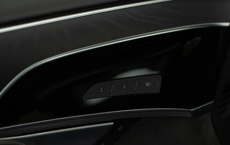 Audi A8, 2019 год, 4 183 055 рублей, 20 фотография