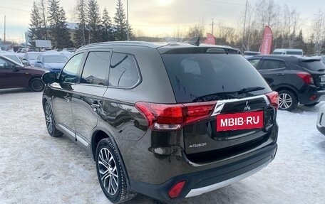 Mitsubishi Outlander III рестайлинг 3, 2018 год, 1 900 000 рублей, 4 фотография