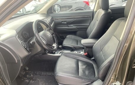 Mitsubishi Outlander III рестайлинг 3, 2018 год, 1 900 000 рублей, 9 фотография