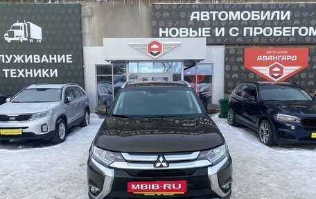 Mitsubishi Outlander III рестайлинг 3, 2018 год, 1 900 000 рублей, 2 фотография