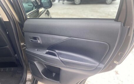 Mitsubishi Outlander III рестайлинг 3, 2018 год, 1 900 000 рублей, 15 фотография