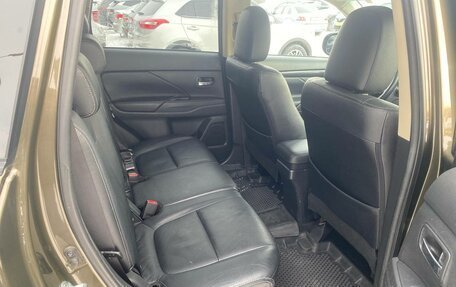 Mitsubishi Outlander III рестайлинг 3, 2018 год, 1 900 000 рублей, 14 фотография