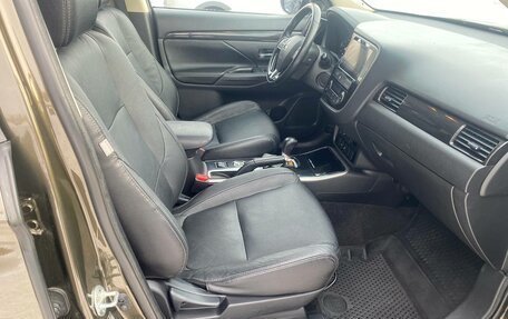 Mitsubishi Outlander III рестайлинг 3, 2018 год, 1 900 000 рублей, 16 фотография