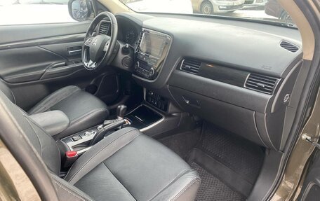 Mitsubishi Outlander III рестайлинг 3, 2018 год, 1 900 000 рублей, 17 фотография