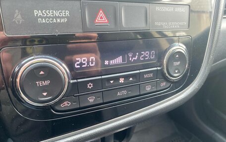 Mitsubishi Outlander III рестайлинг 3, 2018 год, 1 900 000 рублей, 22 фотография