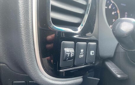 Mitsubishi Outlander III рестайлинг 3, 2018 год, 1 900 000 рублей, 29 фотография