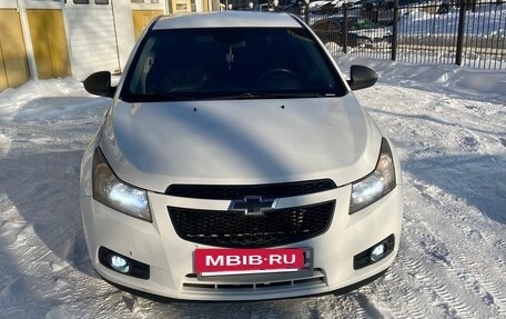 Chevrolet Cruze II, 2011 год, 680 000 рублей, 2 фотография