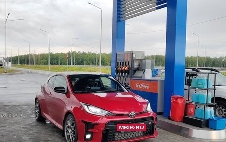 Toyota Yaris, 2022 год, 4 500 000 рублей, 8 фотография