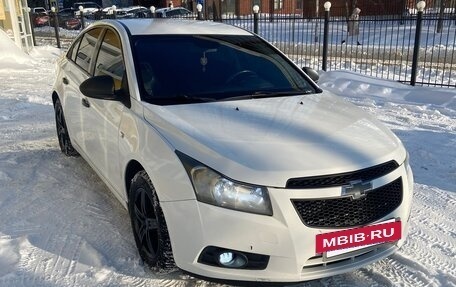 Chevrolet Cruze II, 2011 год, 680 000 рублей, 3 фотография