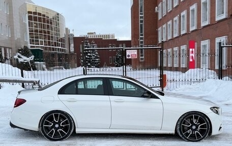 Mercedes-Benz E-Класс, 2019 год, 3 200 000 рублей, 6 фотография